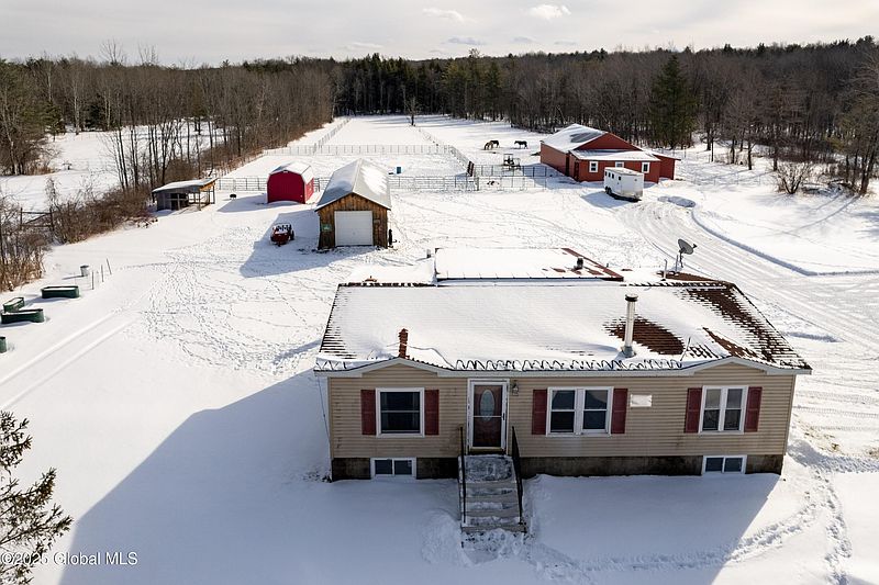 2nd image of 520 Esperance Road