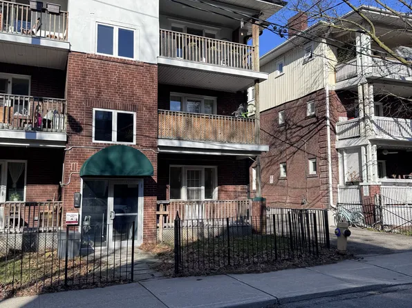 302 Sumach St #1, Toronto, ON M5A 3K5