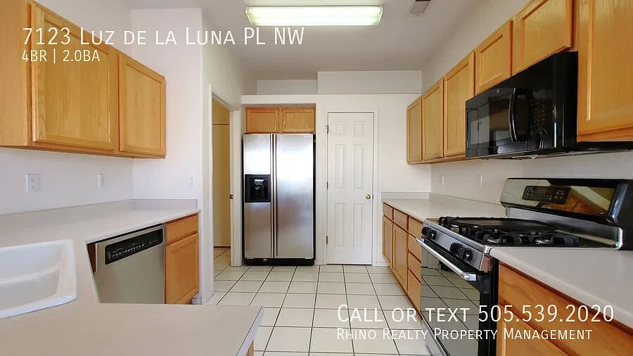 Beautiful 4 Bedroom, 2 Bath In The NW! — Photo 4