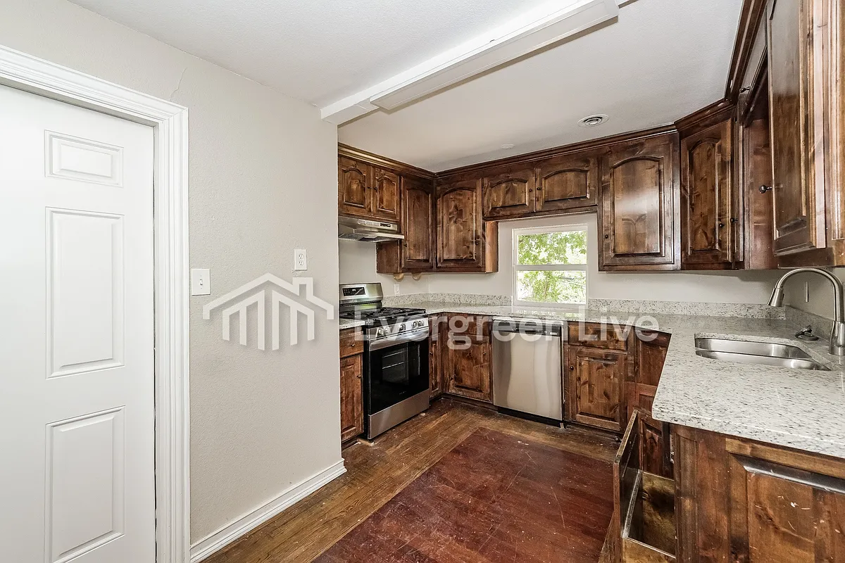 Building Photo - 2205 Flemming Dr