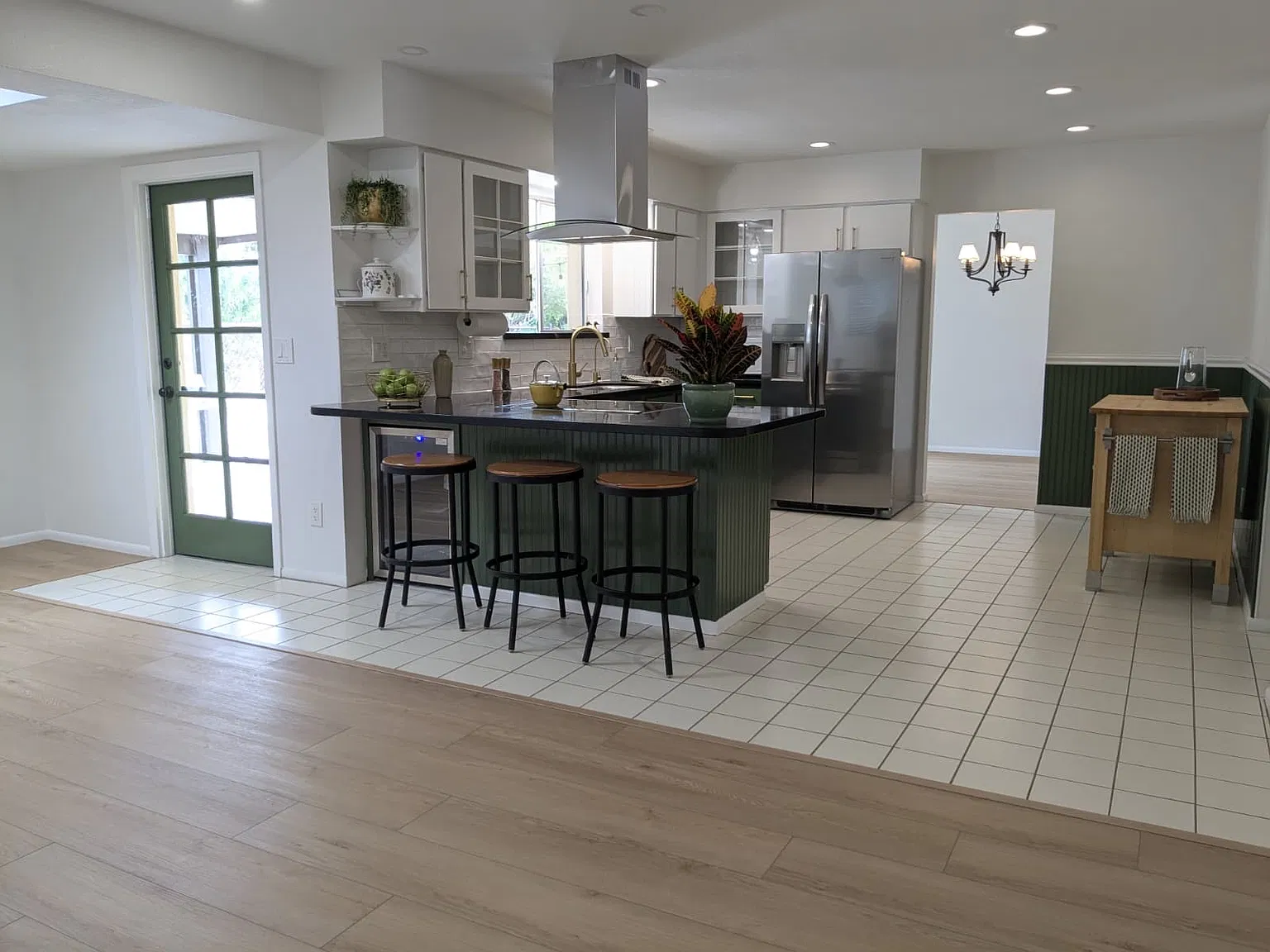 4 bed, 2105 sqft, $3,900 — Photo 3
