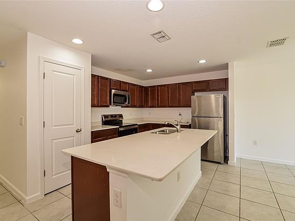 4th image of 1417 Lucerne Loop Rd NE