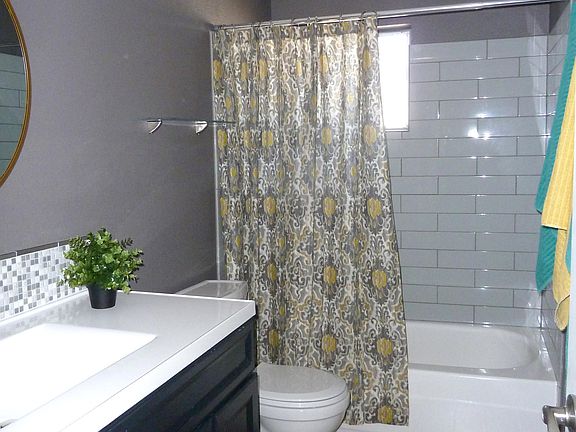 3rd image of 1346 E Vista Ave APT 1