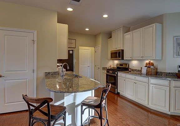 2nd image of 7846 Wistar Woods Pl