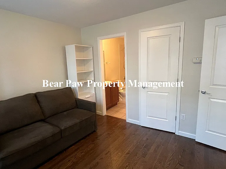423 S Reed Ct — Photo 3