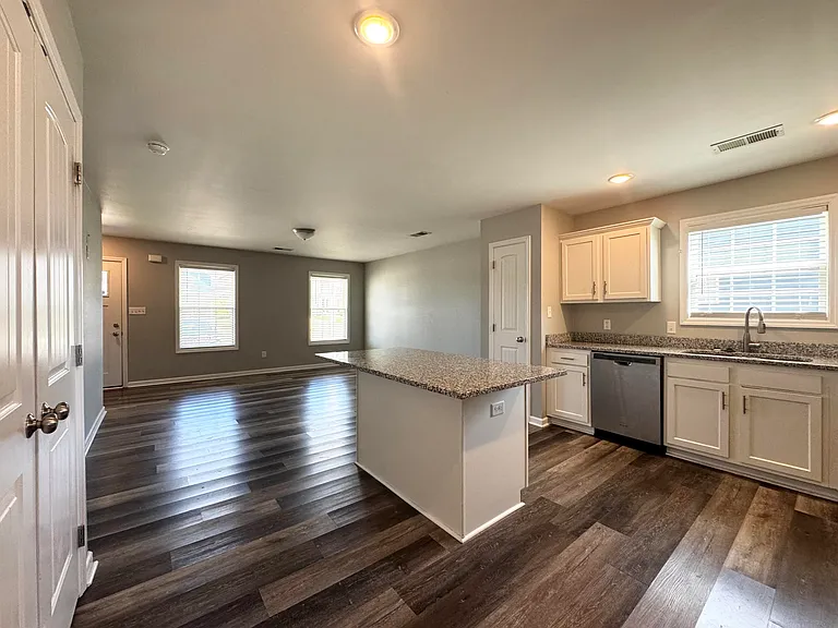 2027 Dolly Dr — Photo 11