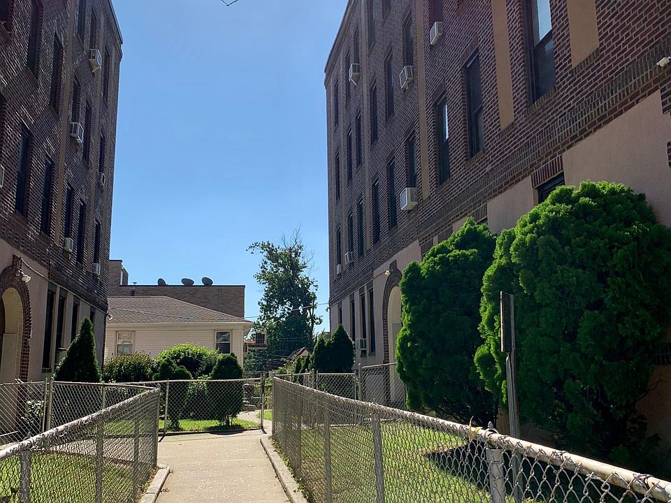 1st image of 16818 Crocheron Ave
