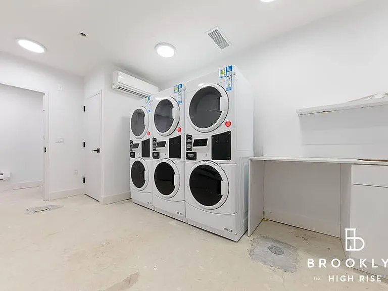 1010 Rogers Ave #4C — Photo 3