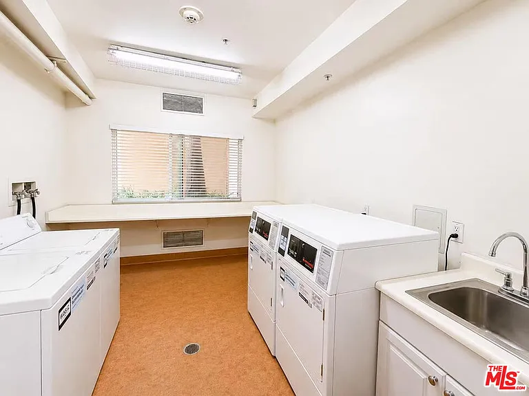 13941 Sherman Way #205 — Photo 18
