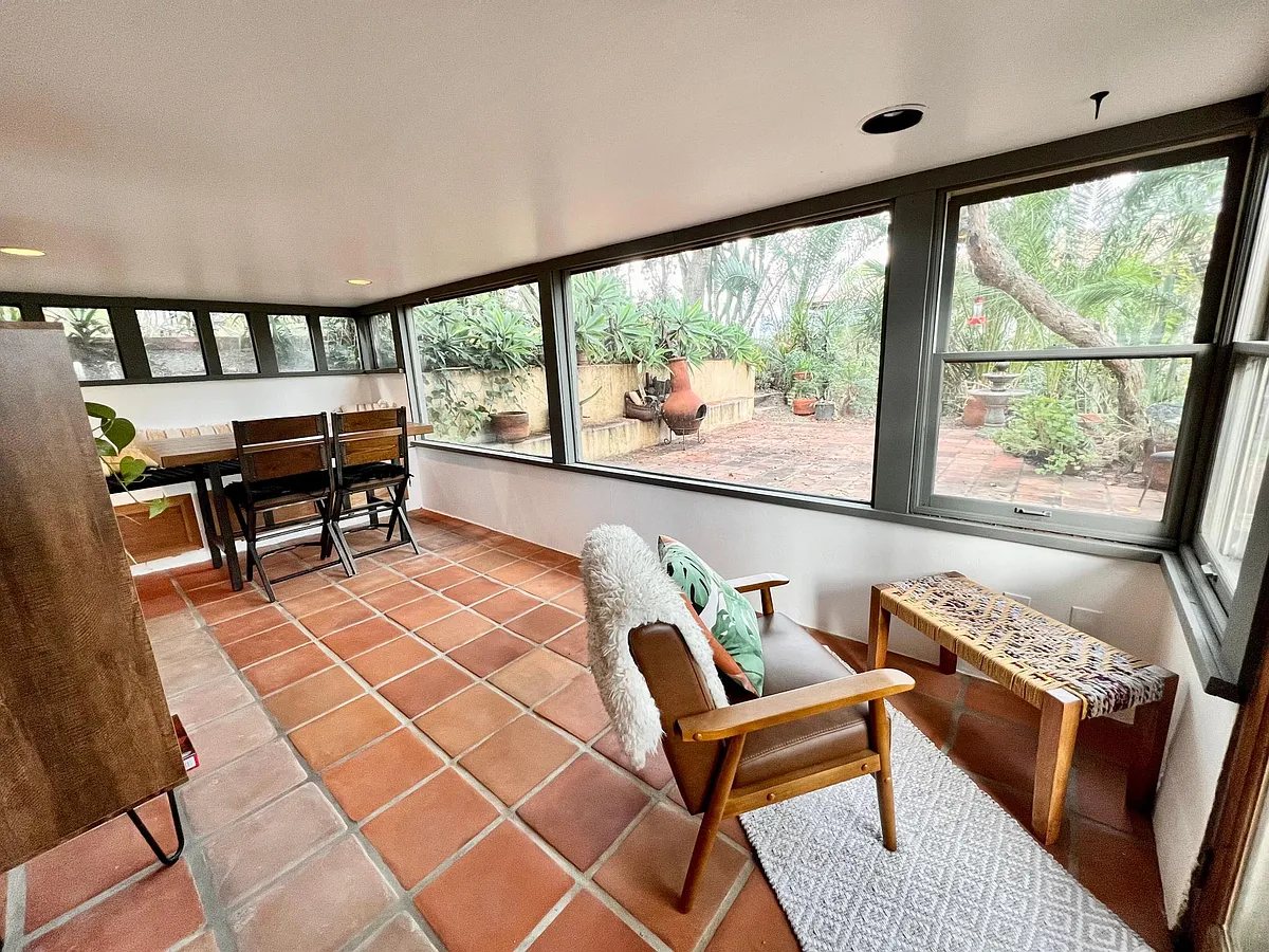 Sunroom with dining nook - 702 S Tulip St