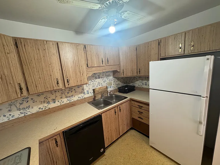 434 Valley Hi Cir #B24 — Photo 8