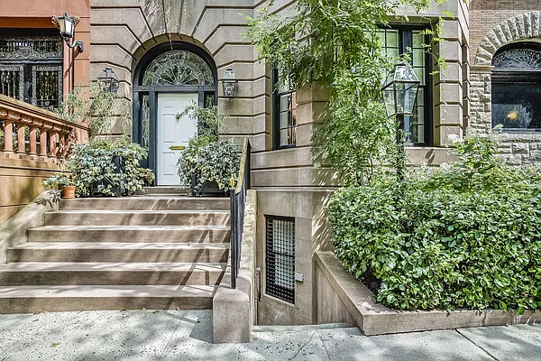 Rented by Compass | media 18