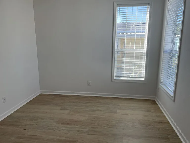 1415 Main St #22 — Photo 17