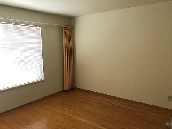 4th image of 17 Oakridge Dr
