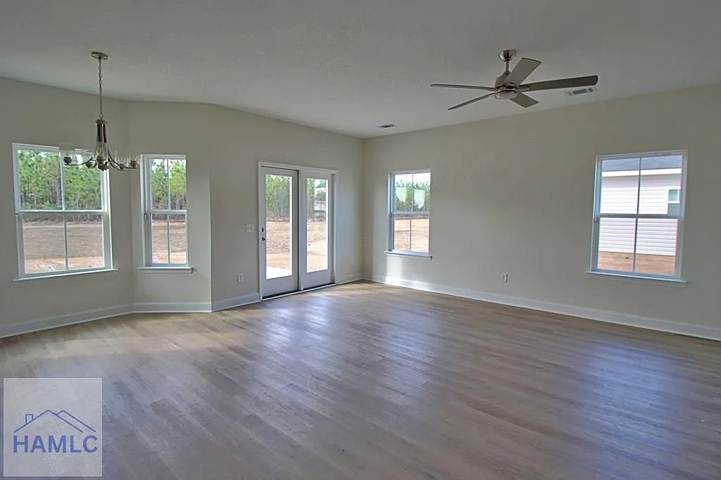 3 bed, 2.5 bath, 1704 sqft, $2,100 — Photo 3