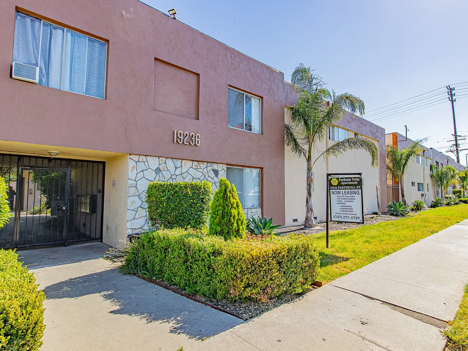 Parthenia Twin Apartments — Photo 4