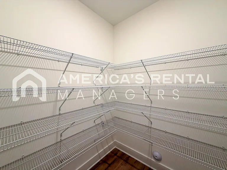 101 Townmoor Ln — Photo 23