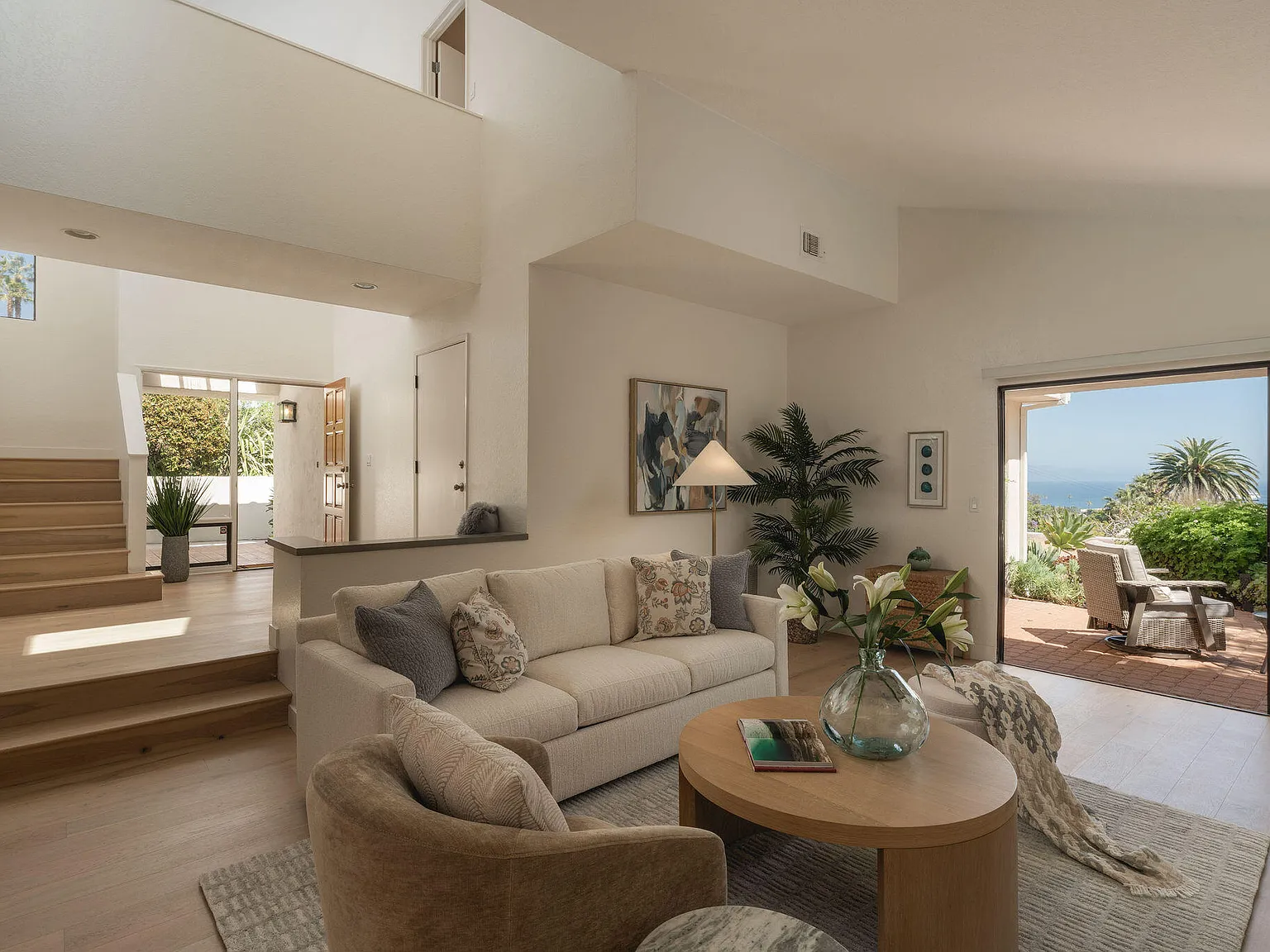 3 bed, 2.5 bath, 2385 sqft — Photo 1