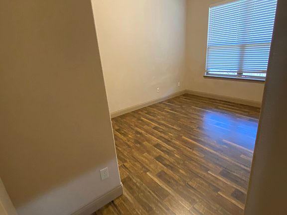 5th image of 120 Manor Ln