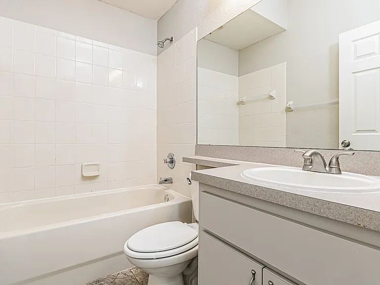 292 Cloverdale Rd — Photo 15