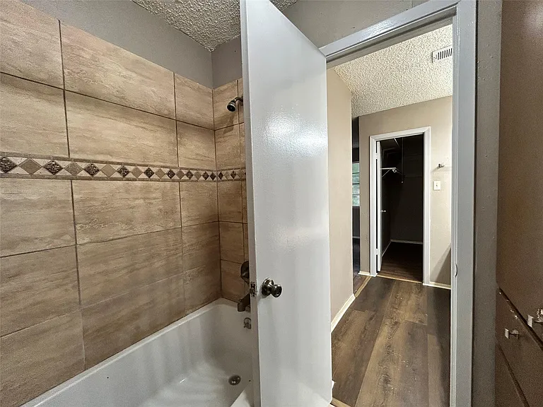 23122 Dew Wood Ln — Photo 10