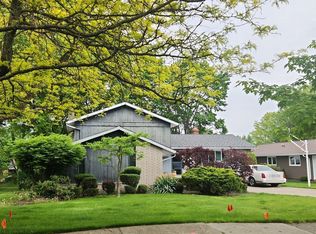 13700 Delaware Dr, Middleburg Heights, OH