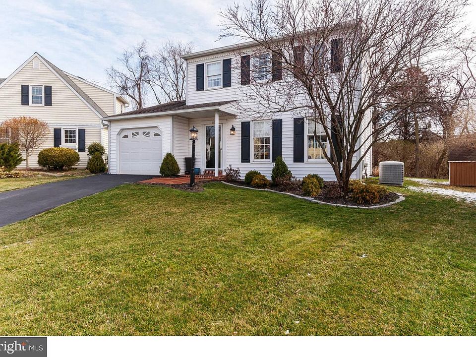 1st image of 212 Wren Ct