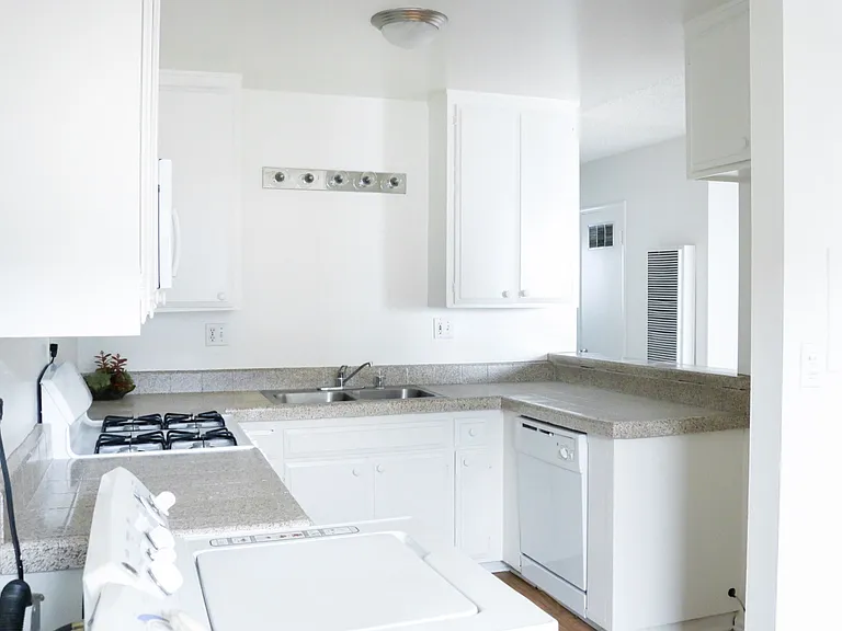 302 Nashville Ave #A — Photo 9