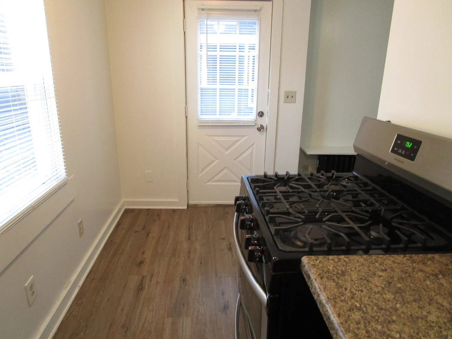Studio, $1,100 — Photo 2