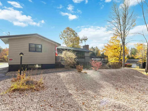 61 Birch Hill Dr, Lunenburg, NS B4V 6A7