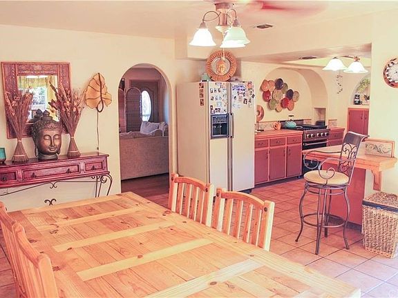 4th image of 9805 Las Lomas Ave
