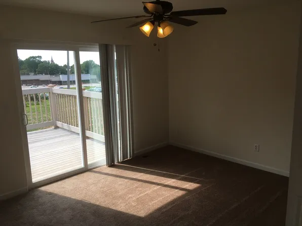 704 E Ross St, Palmyra, MO 63461