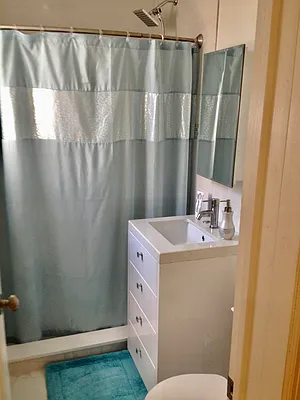 Rented by Halvatzis Realty | media 15