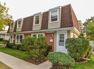 551 Manor Cir, Schaumburg, IL 60194