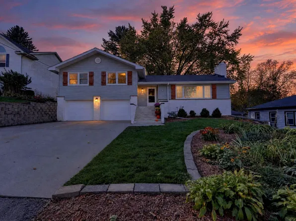 407 6th St, New Glarus, WI 53574