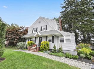 23 Carol Ln, Bergenfield, NJ 07621