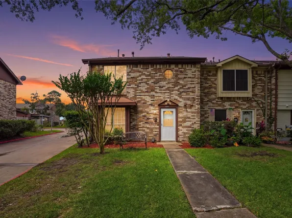 1508 S 8th St, La Porte, TX 77571