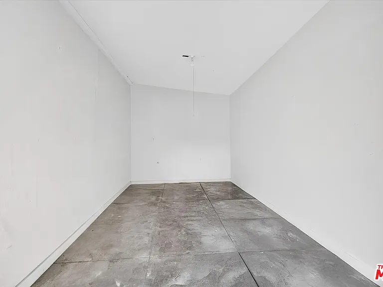 1185 S Tremaine Ave — Photo 27