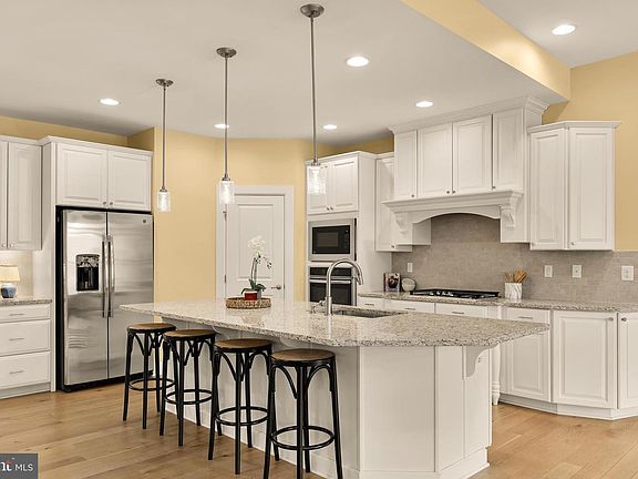 3rd image of 33415 Bridgehampton Ln