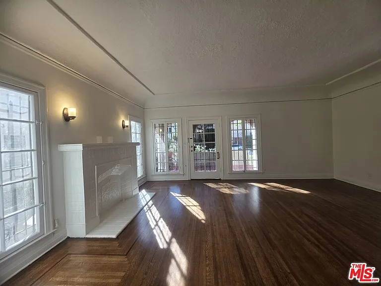 1022 S Cloverdale Ave — Photo 2