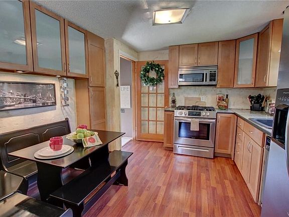 2nd image of 193 Thorndale Ave
