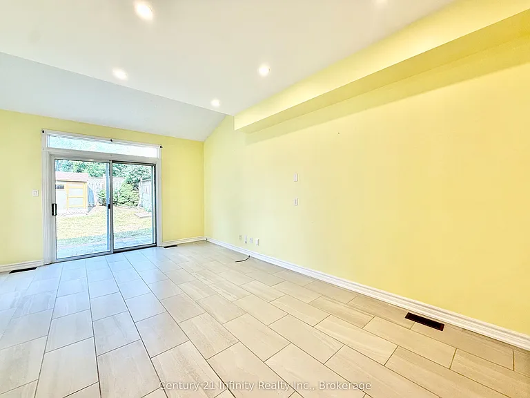 1171 Springbank Dr — Photo 16