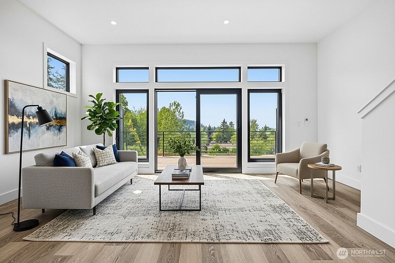 3rd image of 1105 Divine Lane