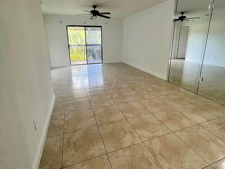 6061 Shakerwood Cir #201 — Photo 7