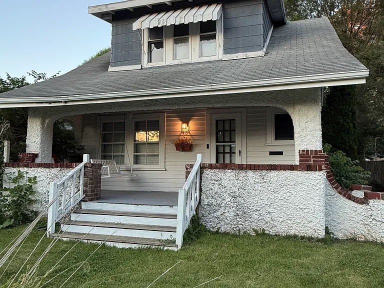 415 S Grand Ave — Photo 1