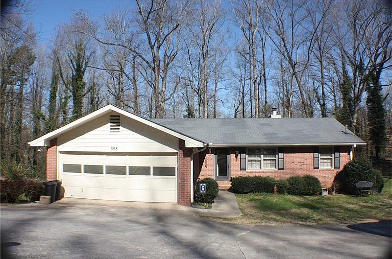 1st image of 698 Lakeshore Dr