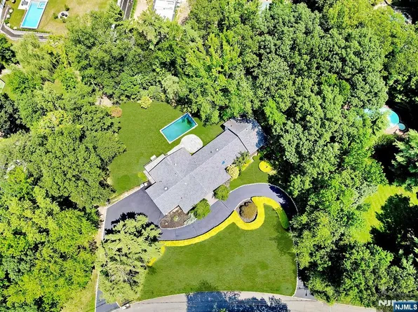 203 Leroy St, Tenafly, NJ 07670