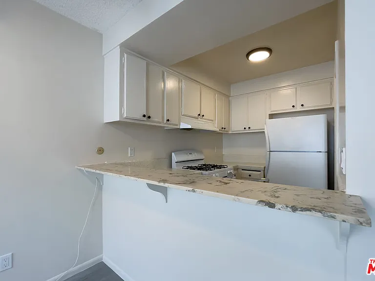 3607 Clarington Ave #2 — Photo 7