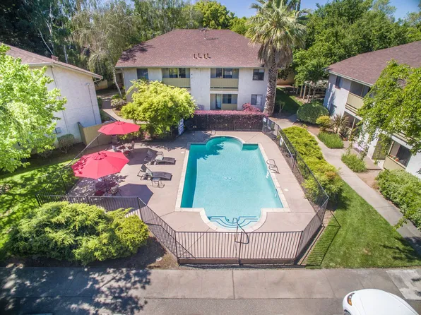 Pomona West Student Apartments