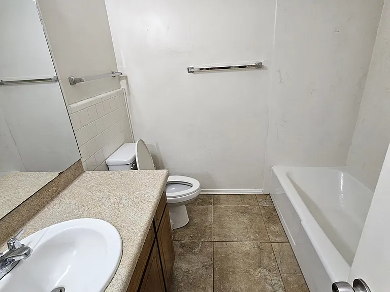 423 W Park Ave — Photo 6